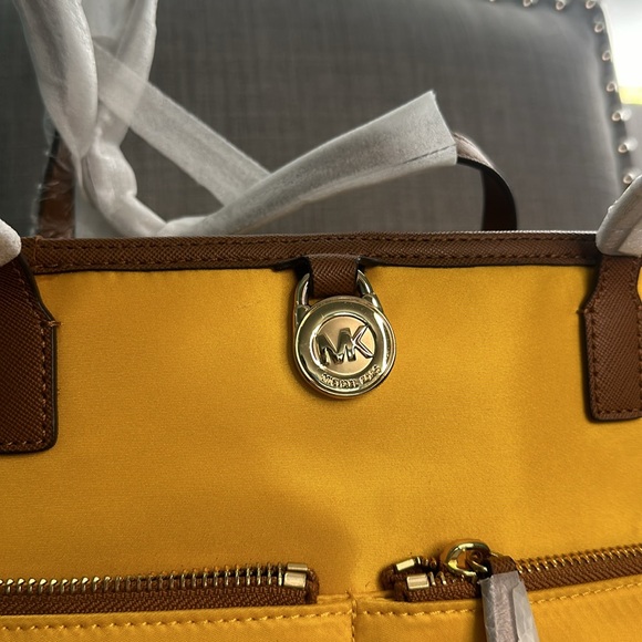 New with tags Michael Kors Sunflower Yellow Tote Bag💼🌻 - Picture 2 of 4